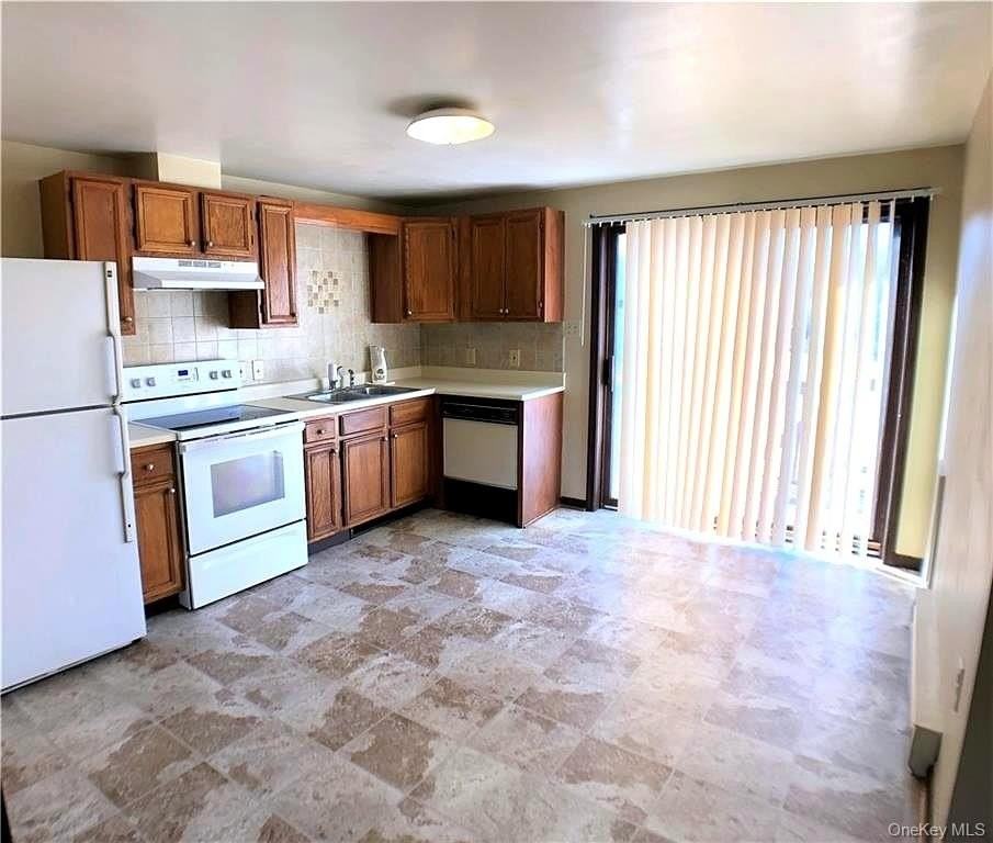 69 Old Unionville Rd Apt 4 - Photo 5 of 21