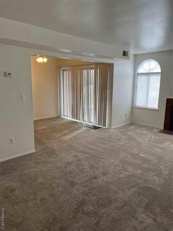 204 Pine Hollow Way - Photo 3 of 11