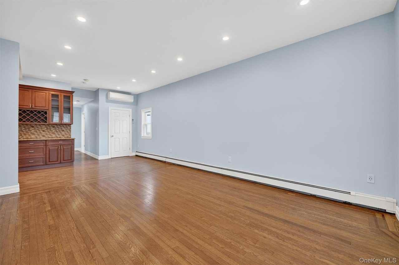 92 Kimball Ave Apt 1 - Photo 3 of 23