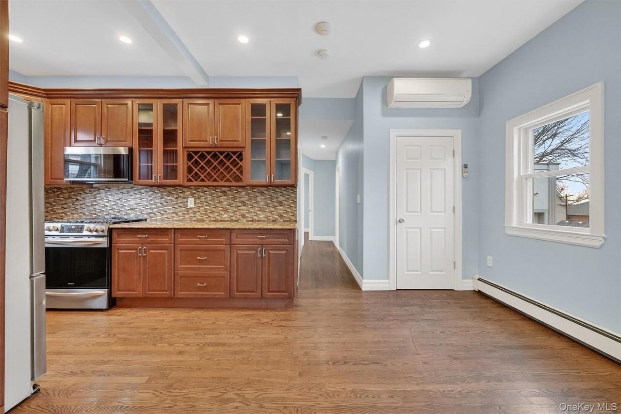 92 Kimball Ave Apt 1 - Photo 6 of 23