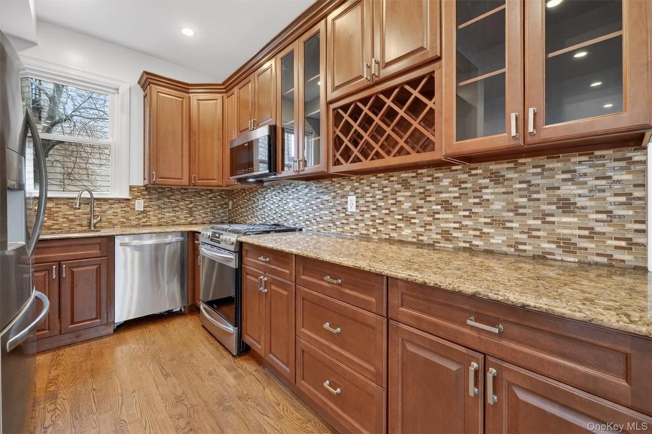 92 Kimball Ave Apt 1 - Photo 7 of 23