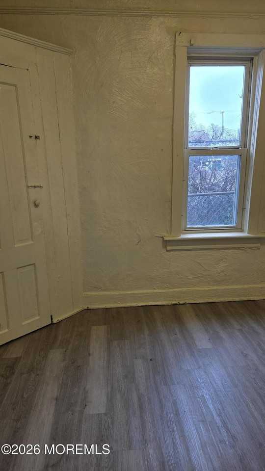 44 Borden Ave - Photo 6 of 13