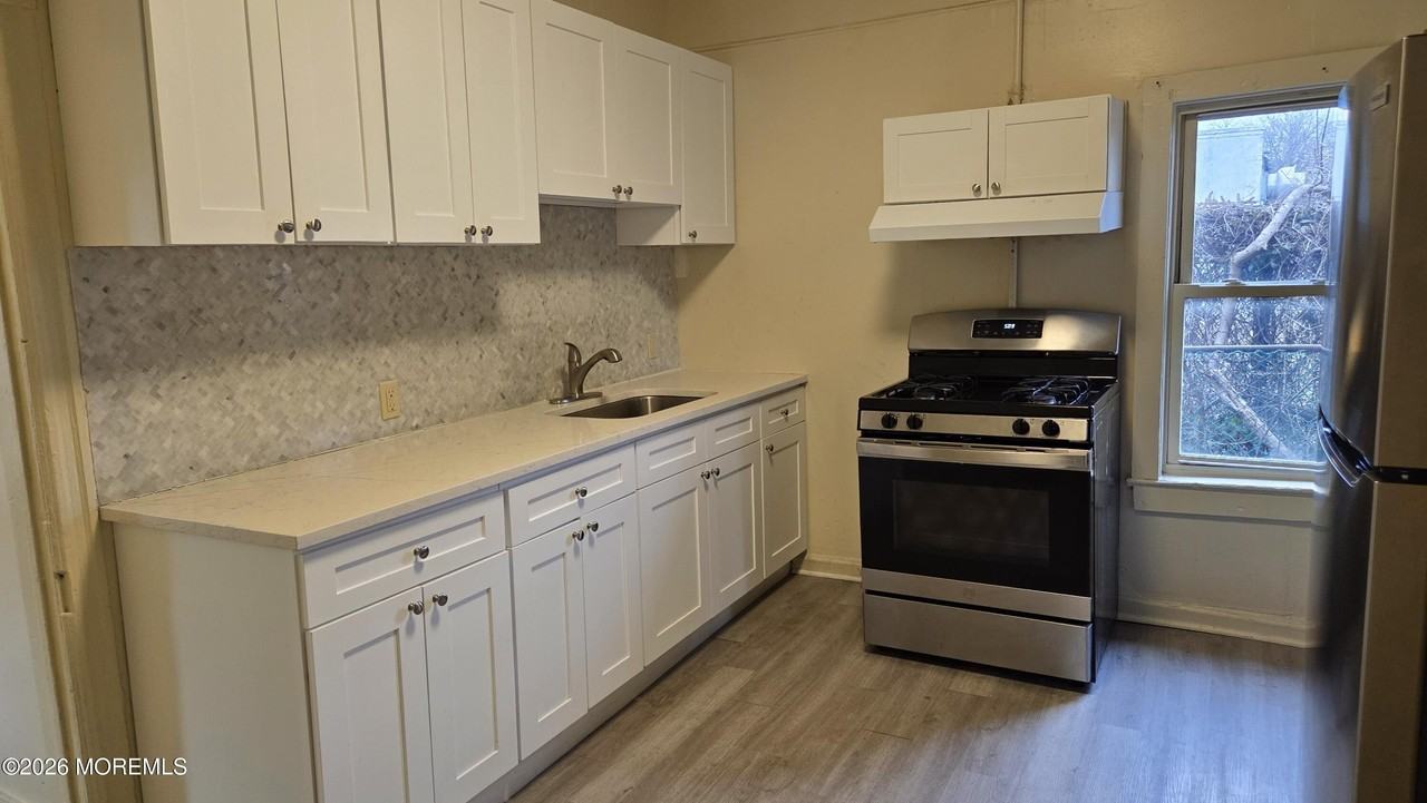 44 Borden Ave - Photo 7 of 13