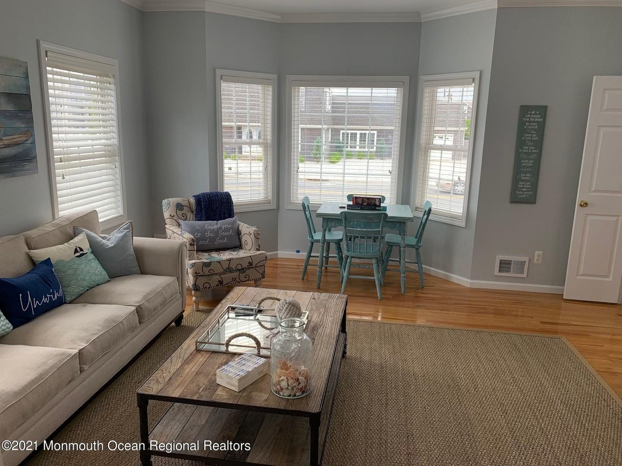 979 Ocean Ave - Photo 4 of 17