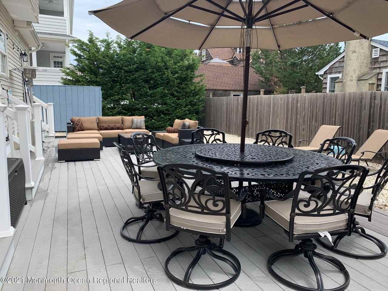 979 Ocean Ave - Photo 5 of 17