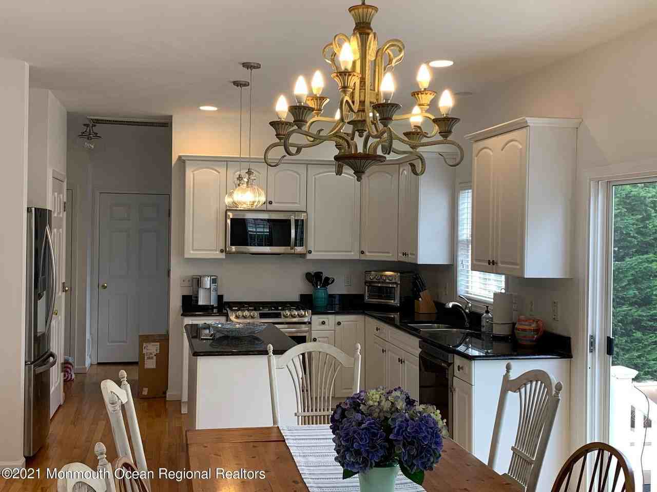 979 Ocean Ave - Photo 6 of 17