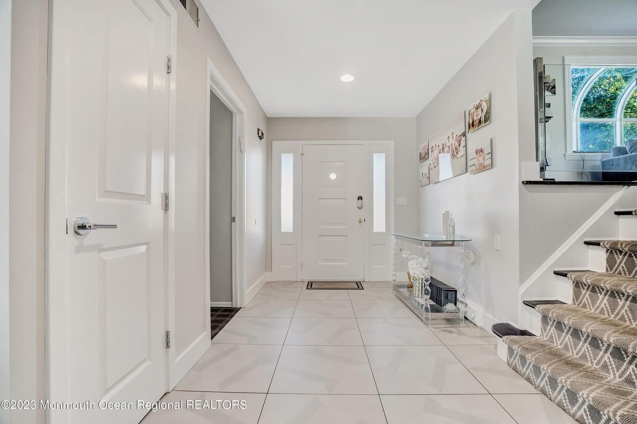 278 Lake Ave - Photo 2 of 13