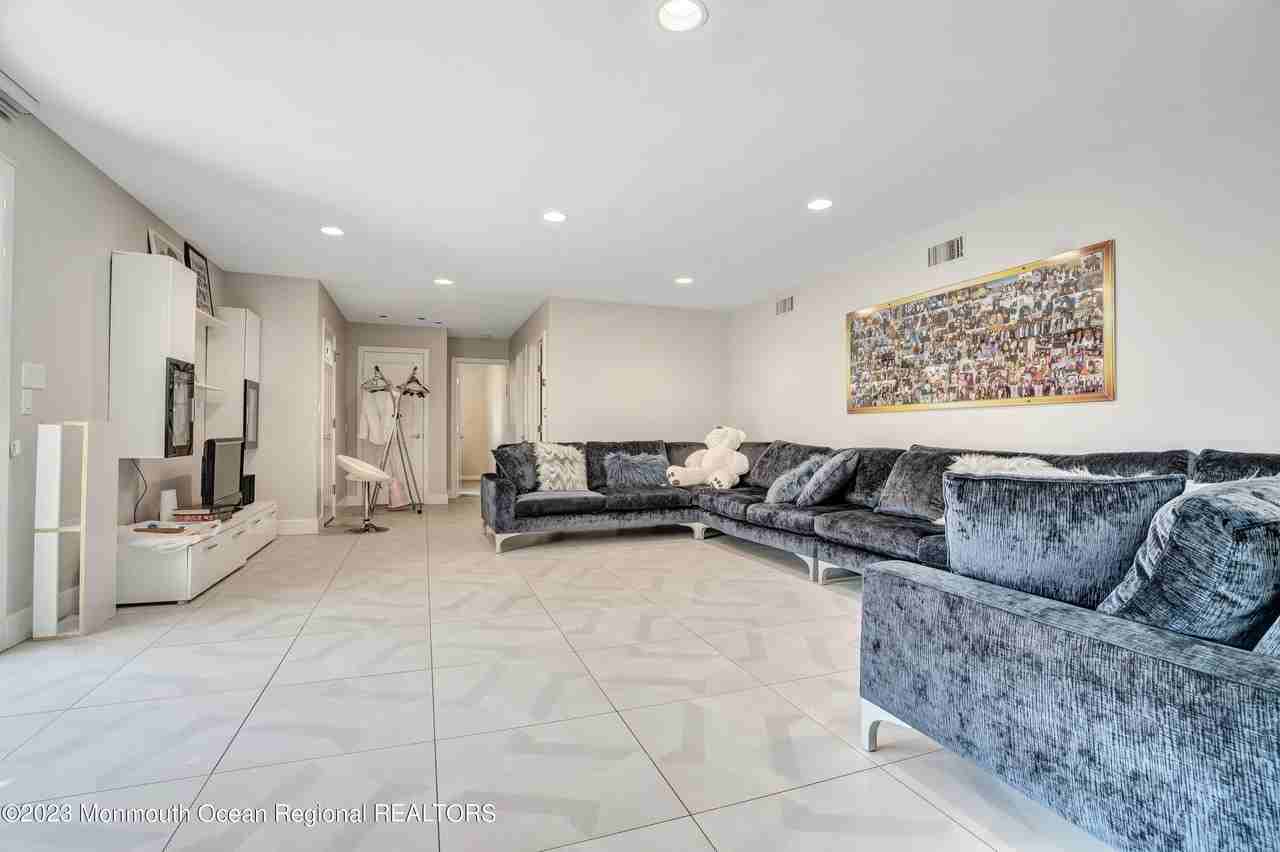 278 Lake Ave - Photo 3 of 13