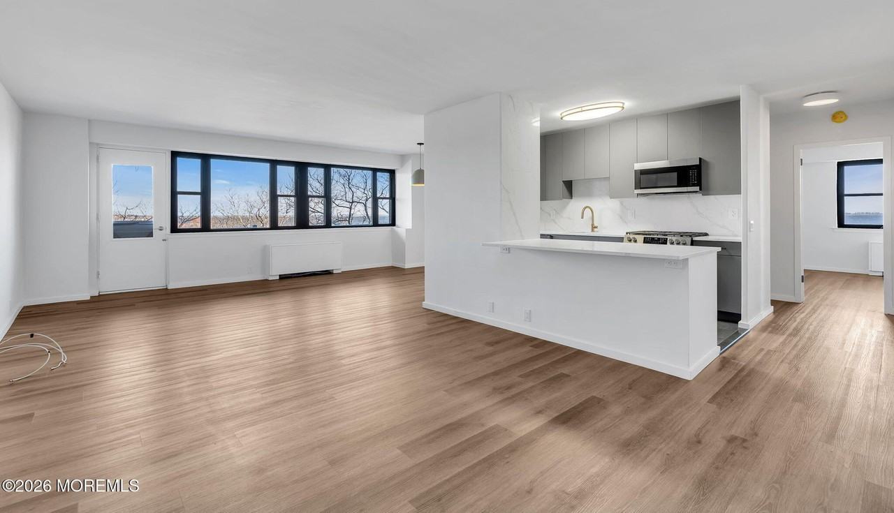 10 Ocean Blvd Apt 3d - Photo 2 of 32