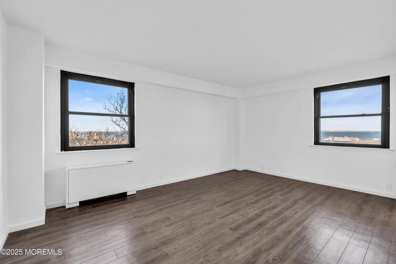 10 Ocean Blvd Apt 3d - Photo 6 of 32