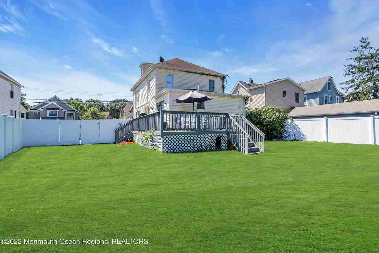 325 Roosevelt Ave - Photo 5 of 37