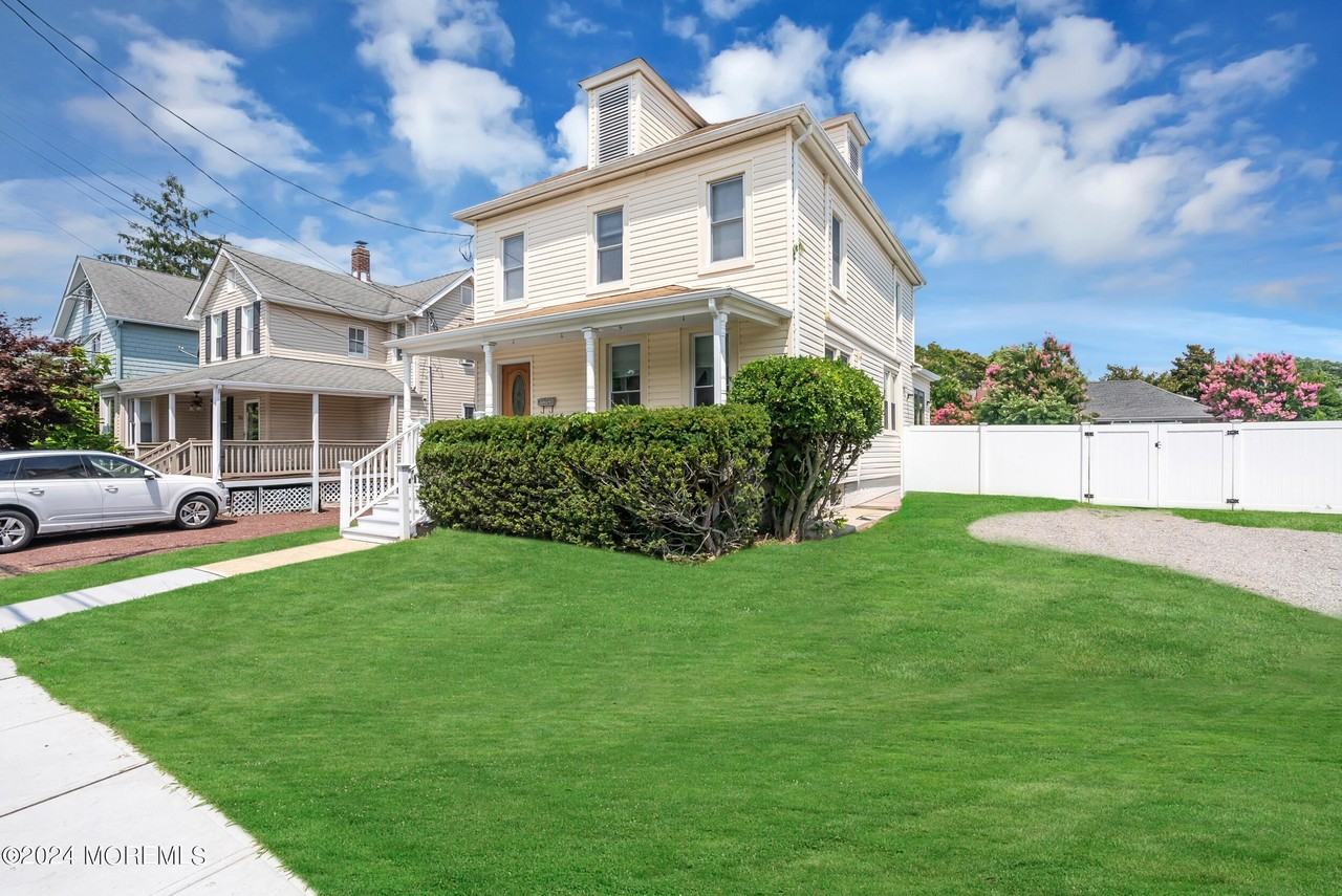 325 Roosevelt Ave - Photo 7 of 37