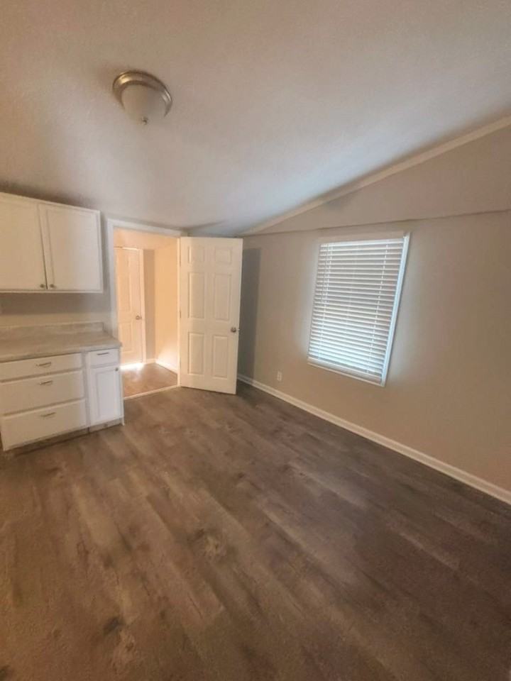 4032 Pershing Ave #1 - Photo 4 of 17