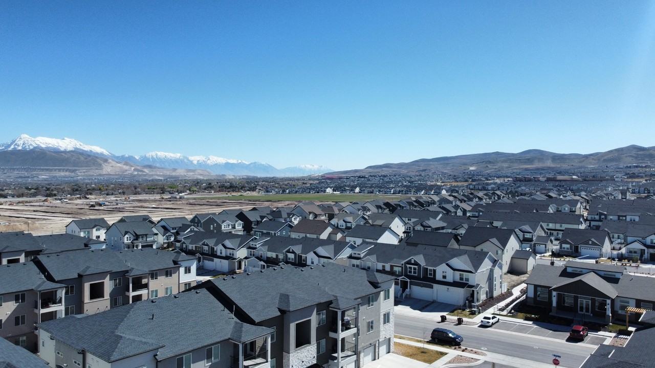 13526 S Maximus Dr #1 - Photo 5 of 39