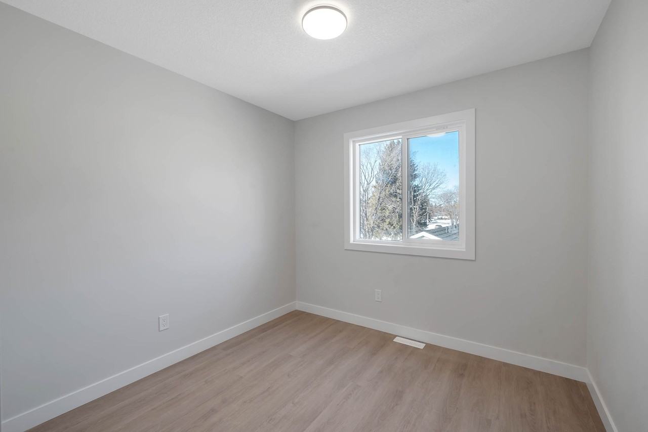 Garage #9 - Photo 5 of 8