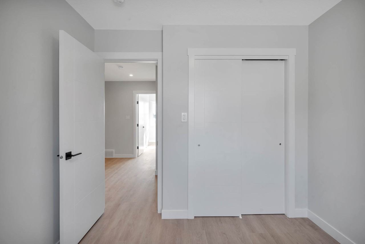 Garage #9 - Photo 6 of 8