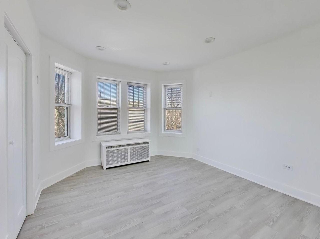 7425 N Campbell Ave Apt 3 - Photo 3 of 11