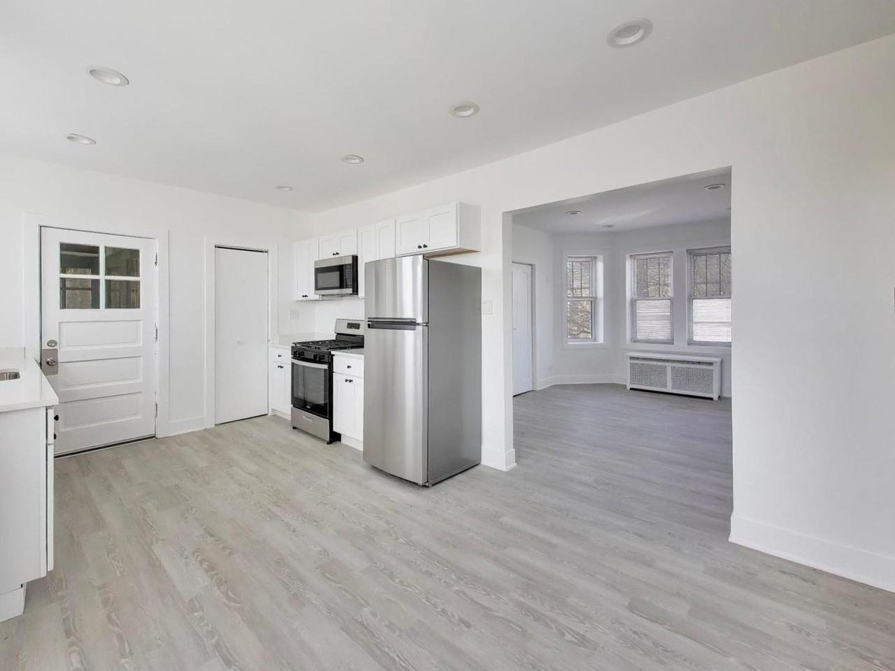 7425 N Campbell Ave Apt 3 - Photo 5 of 11