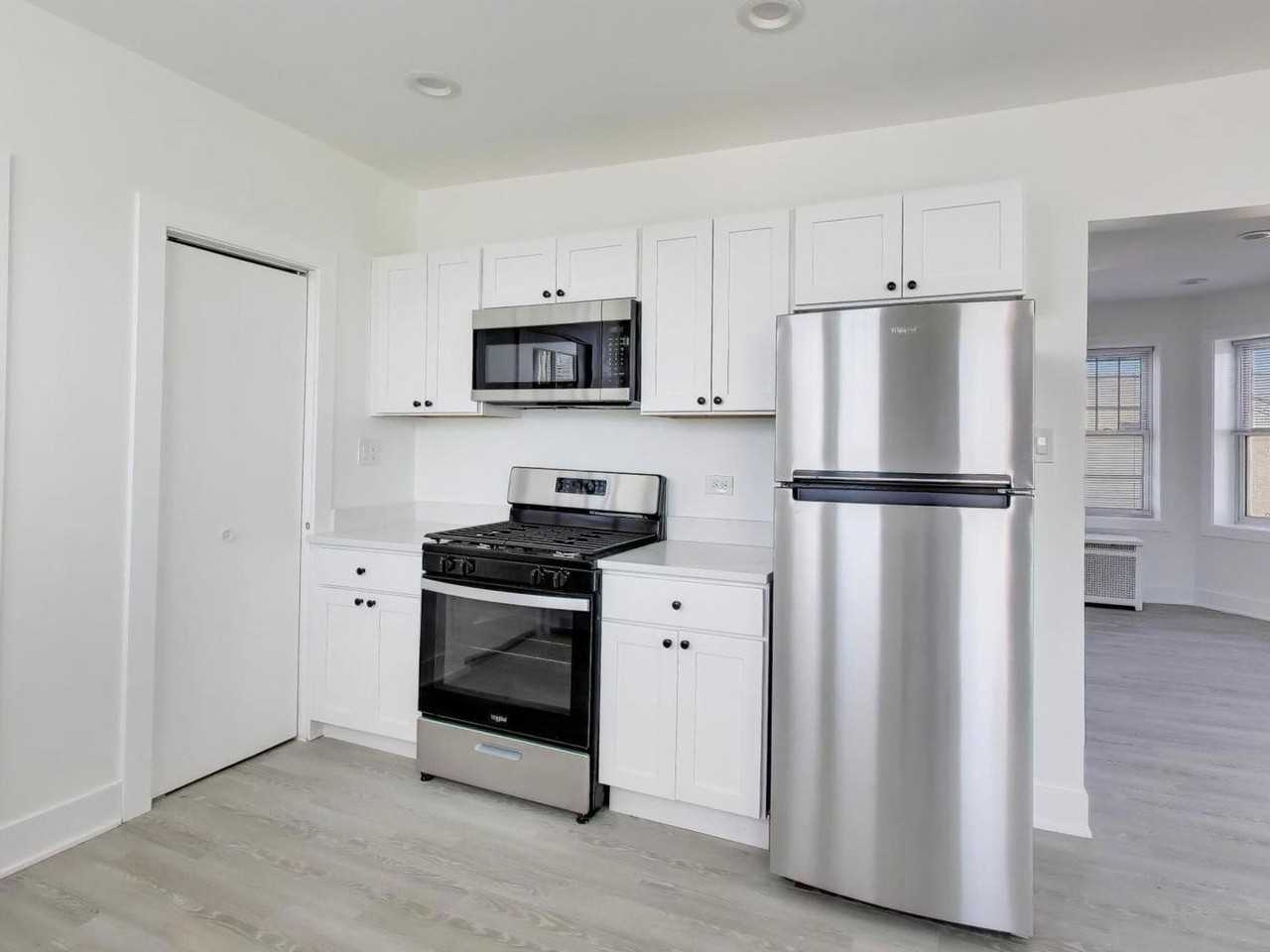 7425 N Campbell Ave Apt 3 - Photo 7 of 11