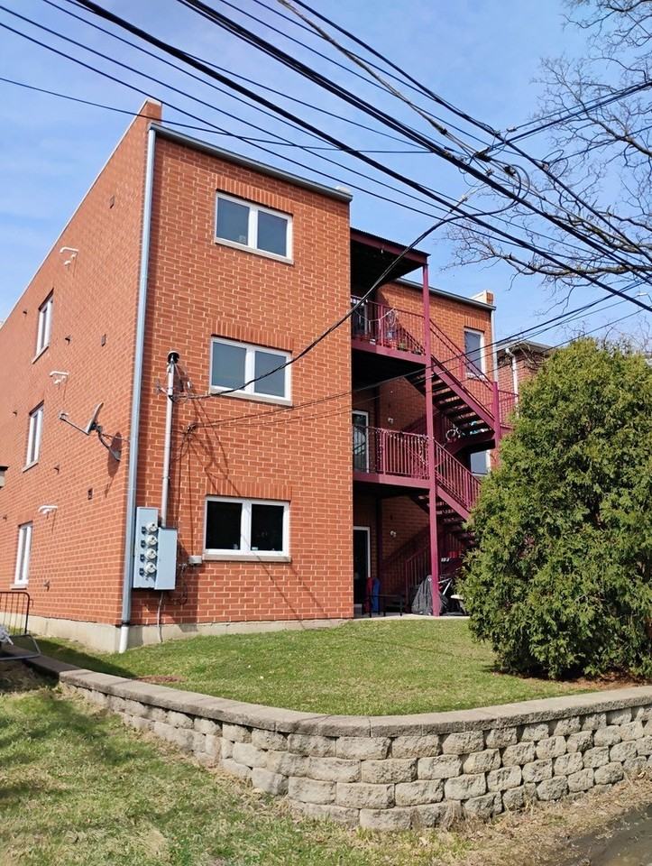 397 Alles St Apt 2 - Photo 2 of 8