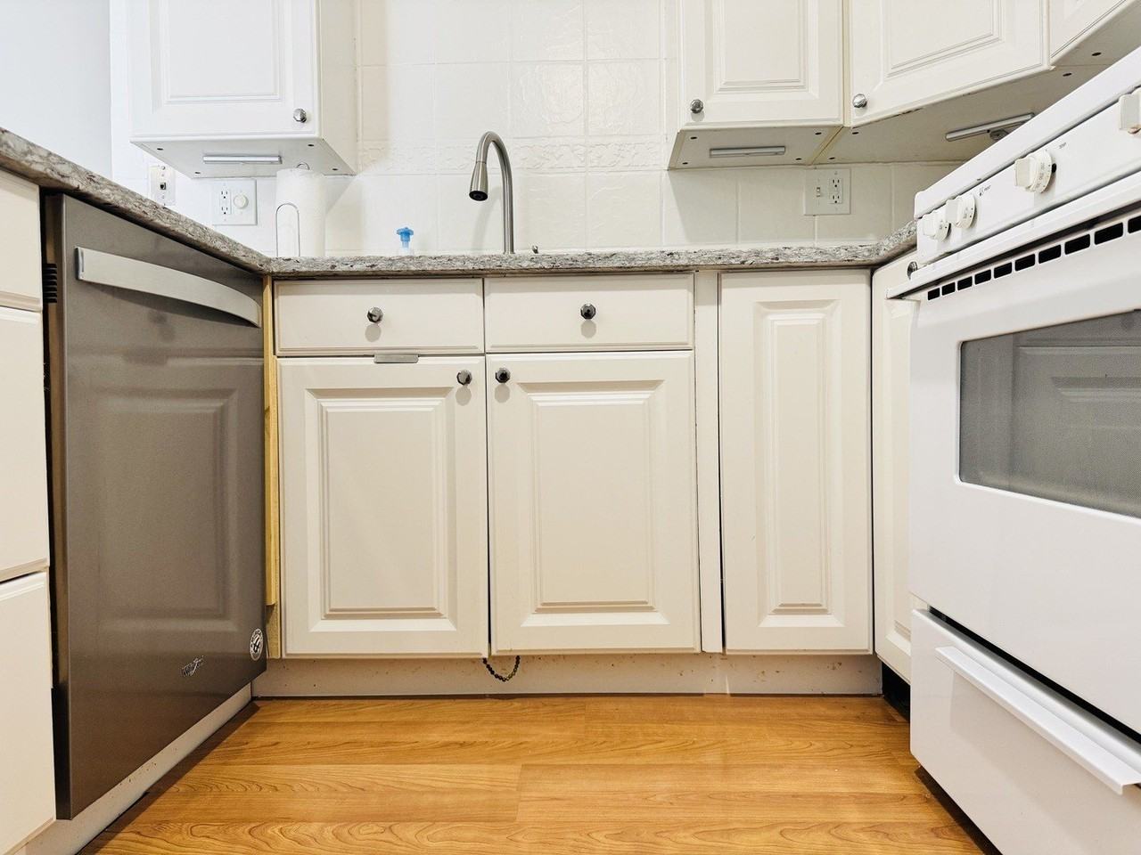 5S070 Pebblewood Ln #F11 - Photo 5 of 11