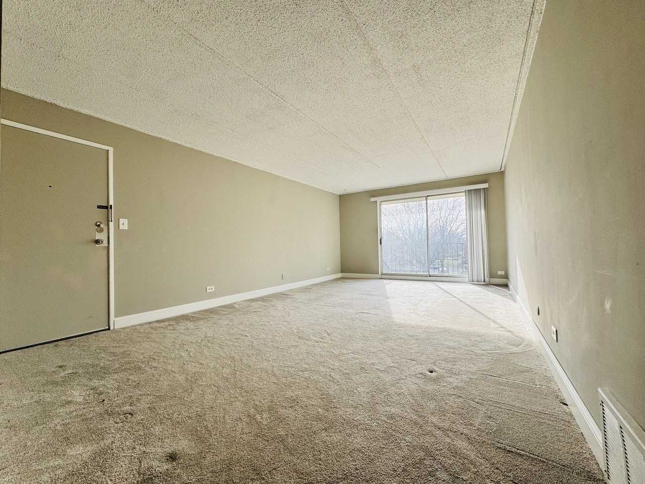 5S070 Pebblewood Ln #F11 - Photo 7 of 11