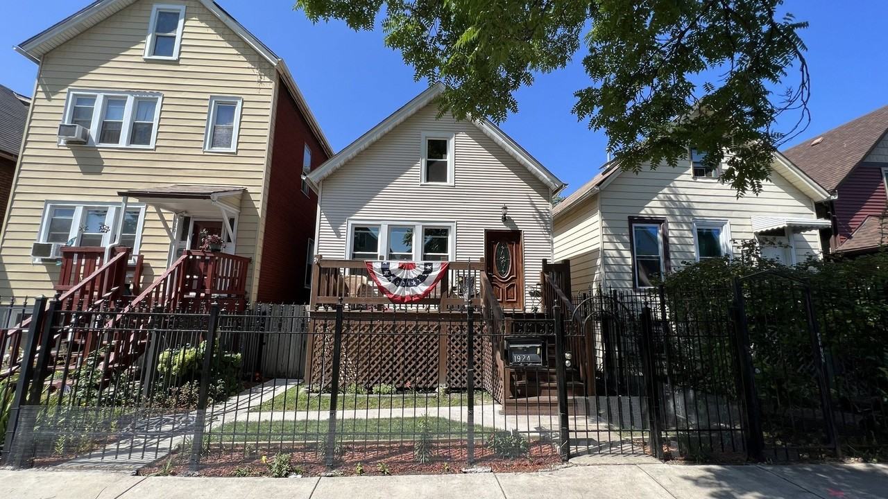 1924 N Saint Louis Ave Unit 1 - Photo 2 of 10