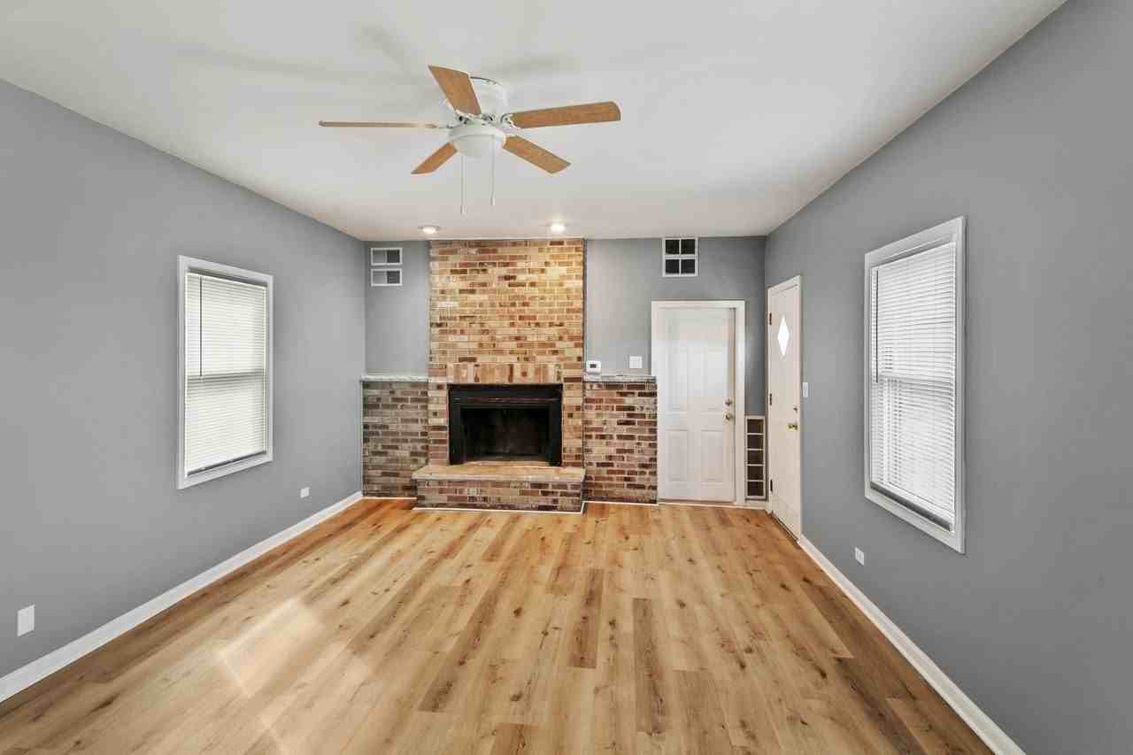 14500 Sawyer Ave - Photo 5 of 22