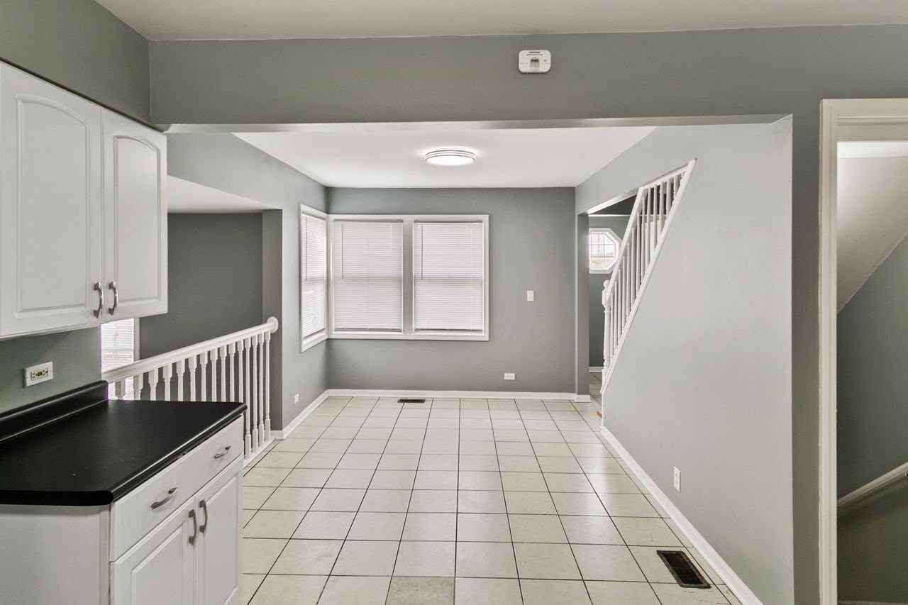 14500 Sawyer Ave - Photo 6 of 22