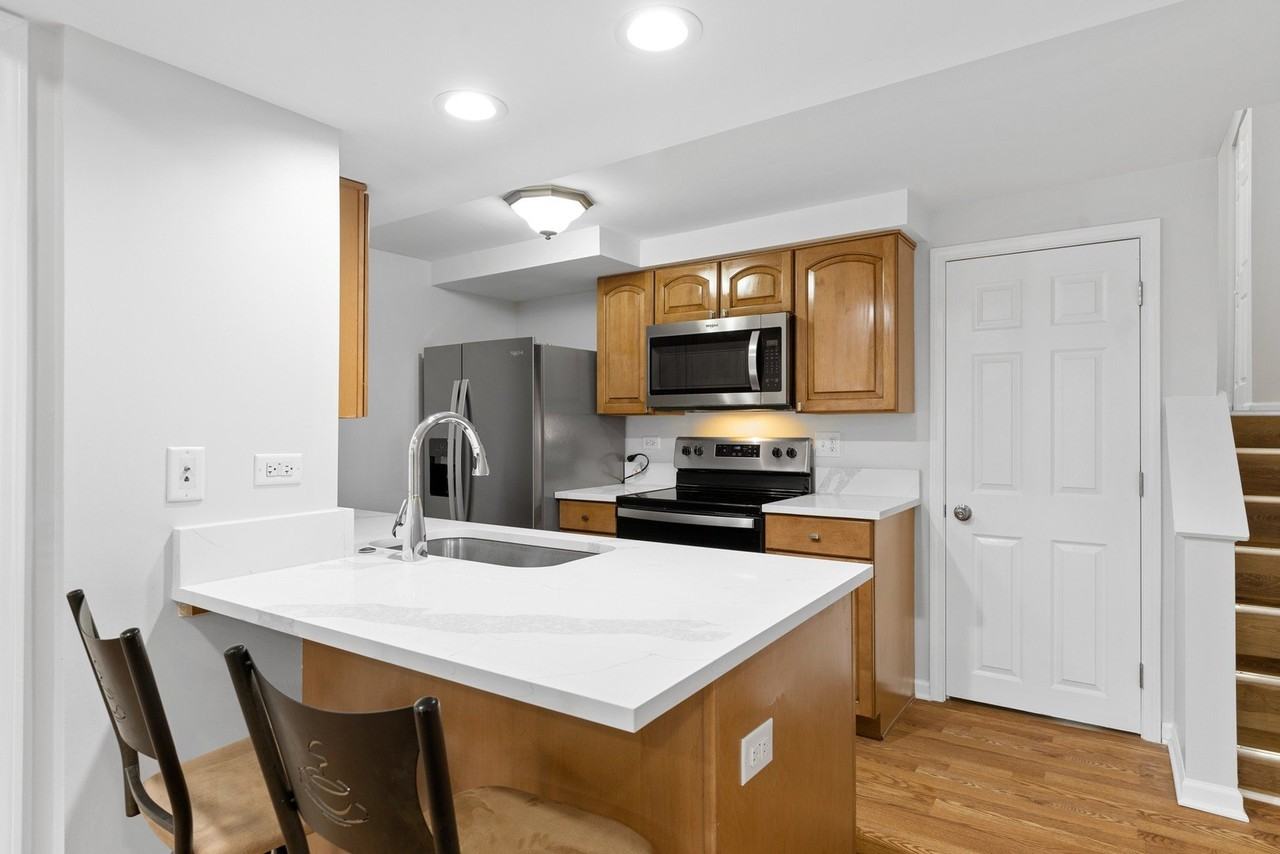 8824 Robin Dr Apt F - Photo 3 of 19