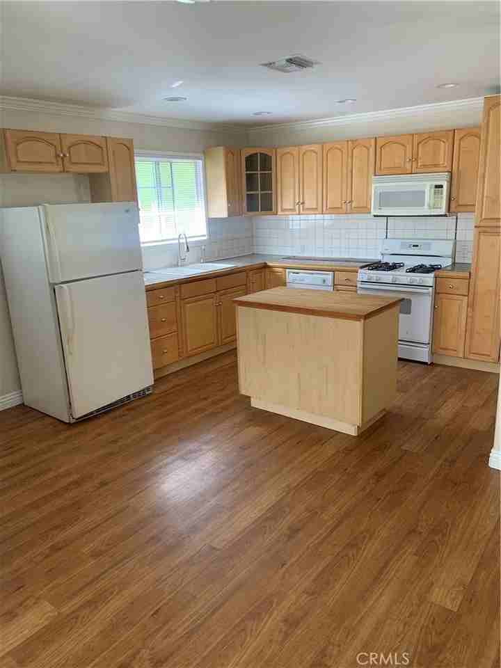 8544 Bluffdale Dr - Photo 4 of 12