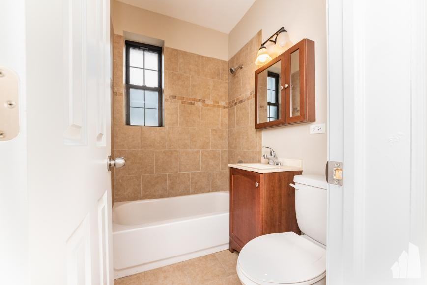 894 Green Bay Rd - Photo 7 of 10