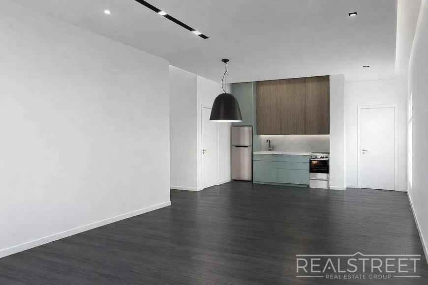 227 Winthrop St - Photo 3 of 10