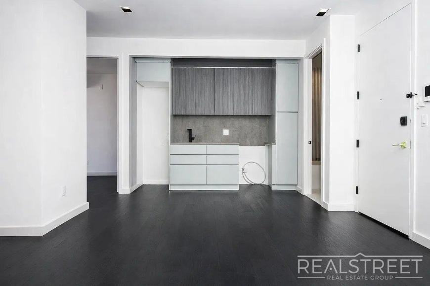 227 Winthrop St - Photo 4 of 10