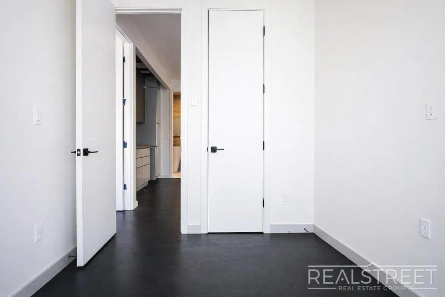 227 Winthrop St - Photo 6 of 10