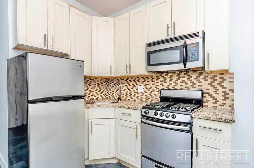 294 Harman St - Photo 3 of 9