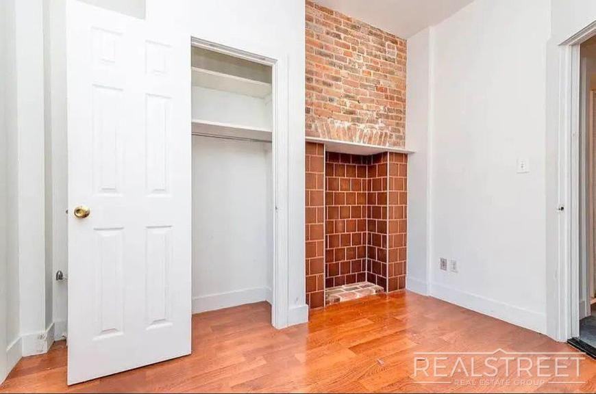 294 Harman St - Photo 4 of 9