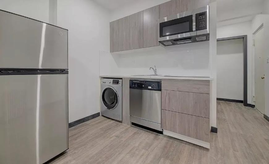 439 W 46th St - Photo 4 of 6