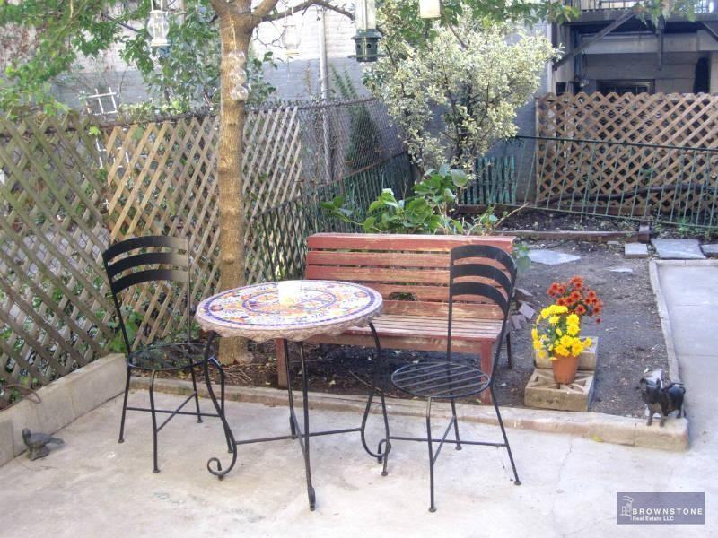 586 Henry St - Photo 7 of 7