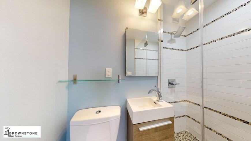 578 Henry St - Photo 7 of 10