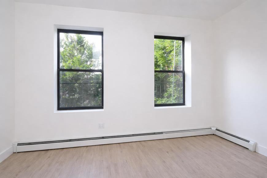 193 Jefferson Ave - Photo 3 of 6