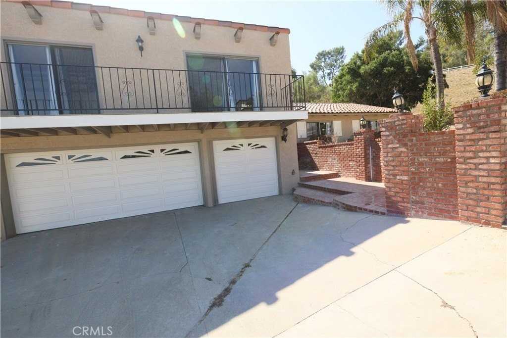 2125 Rocky View Rd - Photo 2 of 19