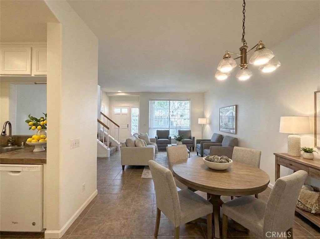 32 Tradewinds - Photo 3 of 16