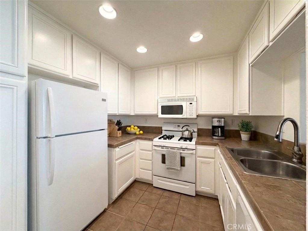 32 Tradewinds - Photo 5 of 16