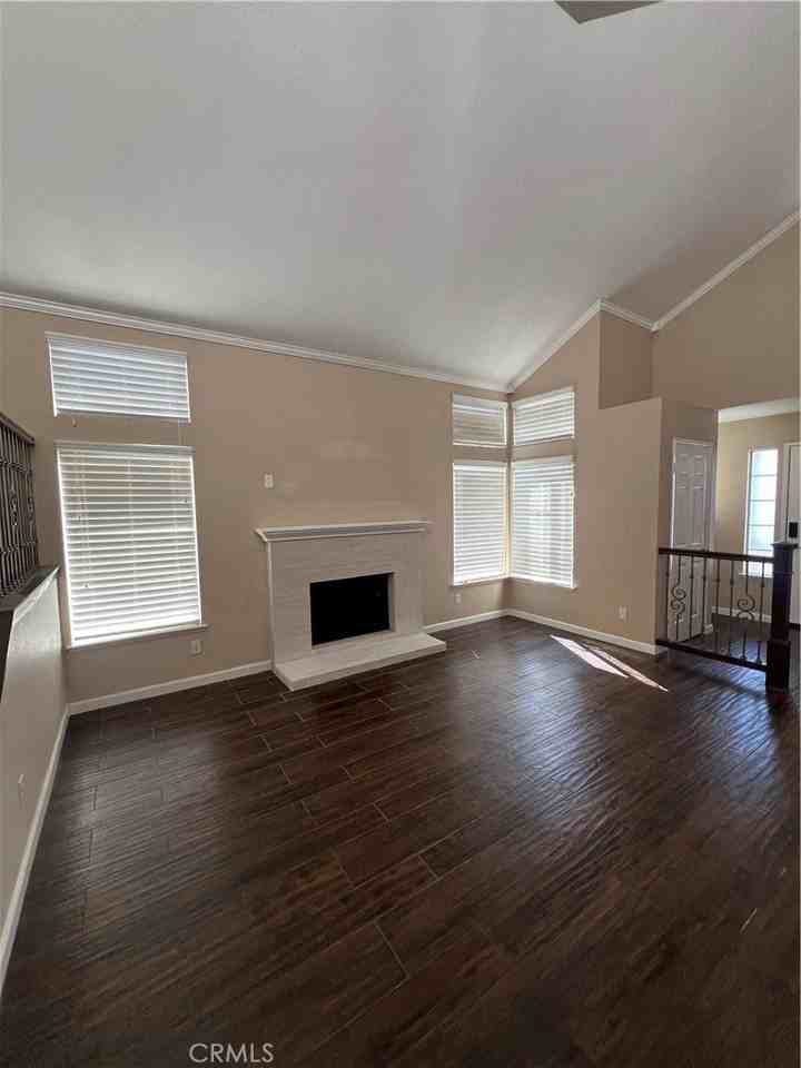 557 S Summerfield Way - Photo 2 of 14