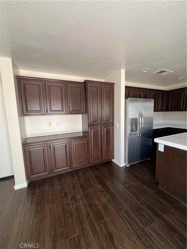 557 S Summerfield Way - Photo 4 of 14