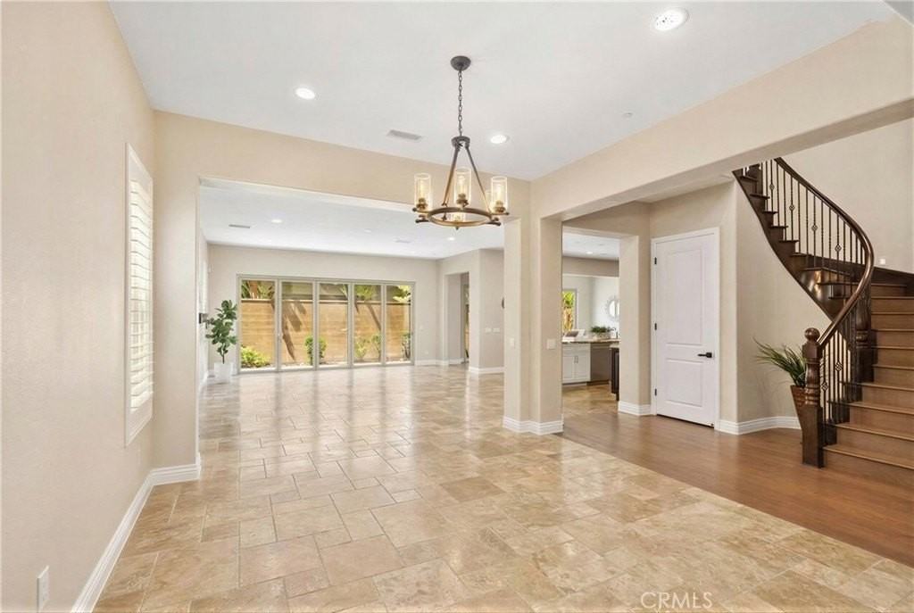 57 Gainsboro - Photo 5 of 34