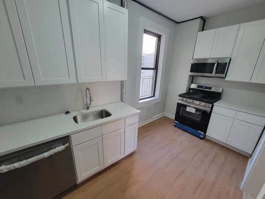 562 W 175th St - Photo 3 of 7