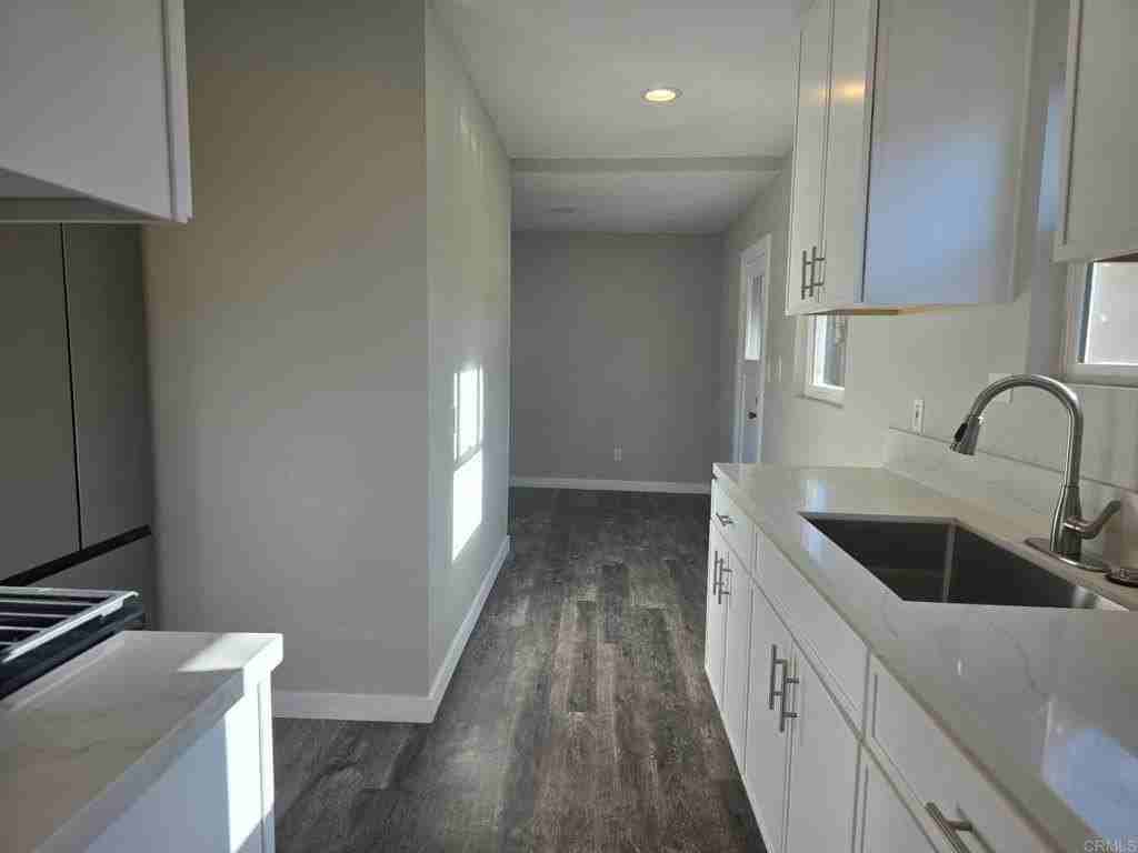 2661 Commercial St - Photo 4 of 28