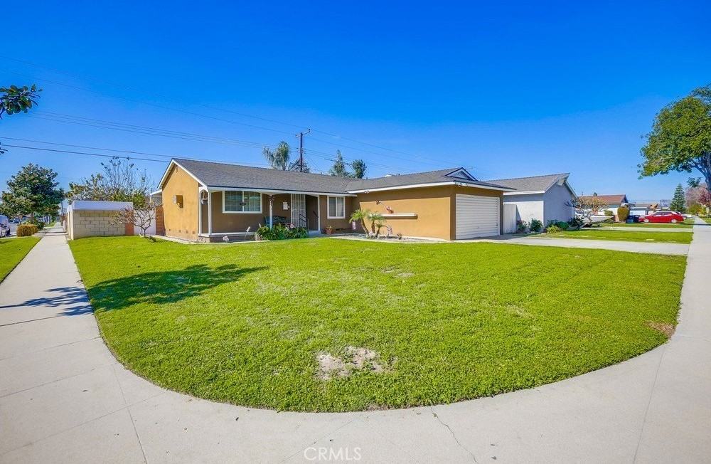 10321 Courtright Rd - Photo 2 of 40